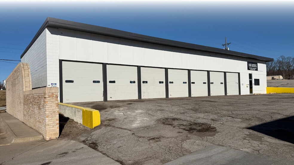 Primary Photo Of 1003 N Fort Crook Rd, Bellevue Warehouse For Lease