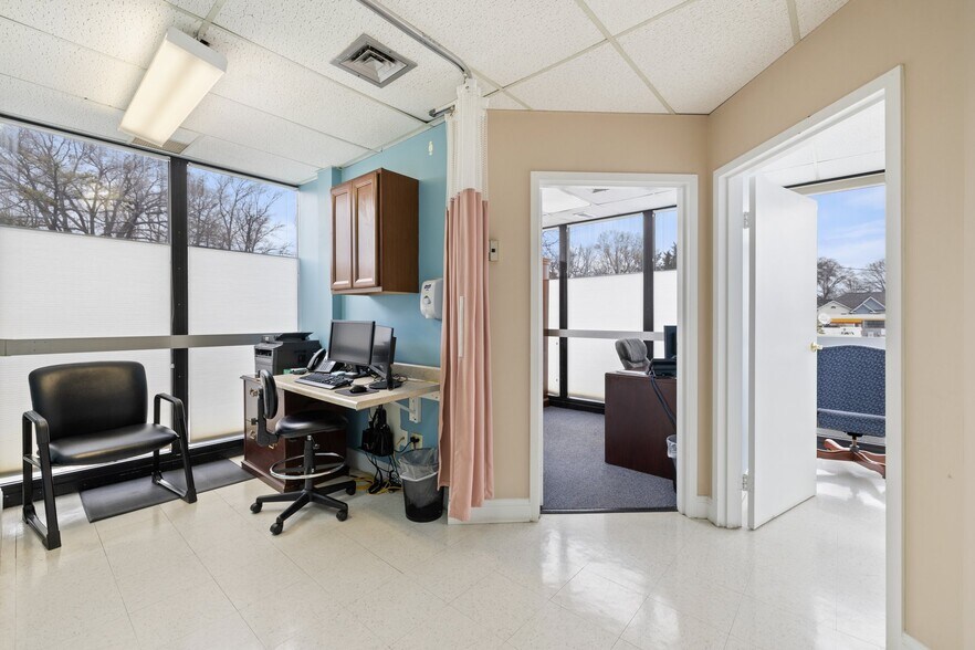 More Photos Of 2616 Sherwood Hall Ln, Alexandria Medical For Sale