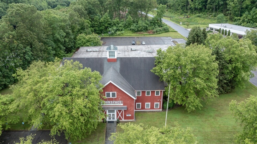 More Photos Of 16-18 Trowbridge Dr, Bethel Light Manufacturing For Sale