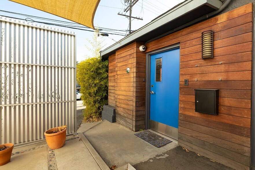 More Photos Of 3361-3365 Barham Blvd, Los Angeles Loft Creative Space For Lease