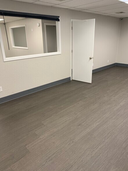 More Photos Of 10308 State Line Rd, Leawood Office For Lease