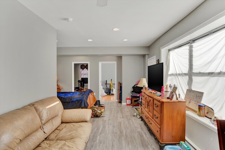 More Photos Of 33 S 18th St, Harrisburg Apartments For Sale