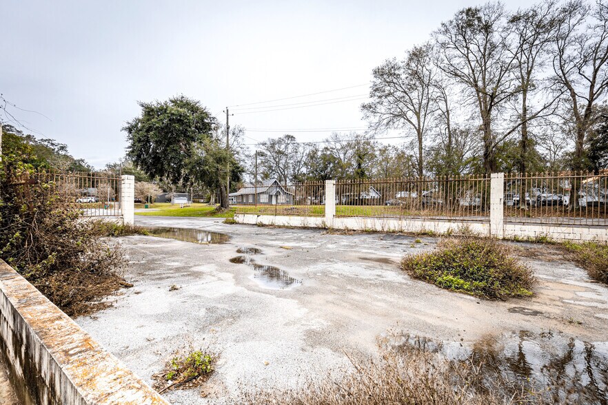 More Photos Of 4914 Main St, Moss Point Storefront For Sale