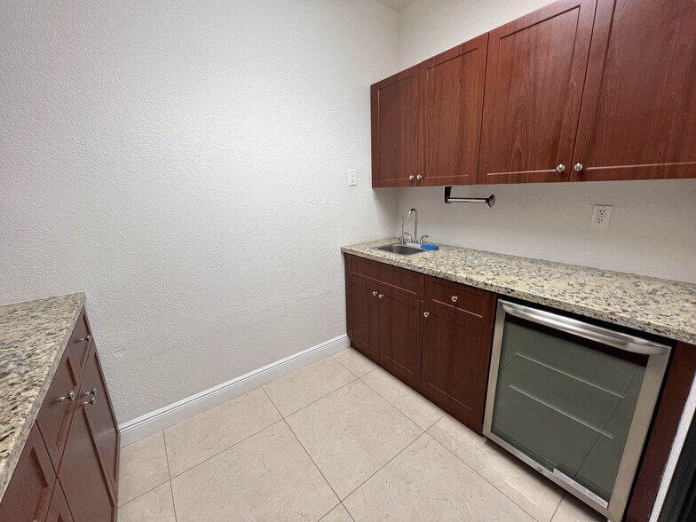 More Photos Of 2470 NW 102nd Pl, Doral Storefront Retail Office For Sale