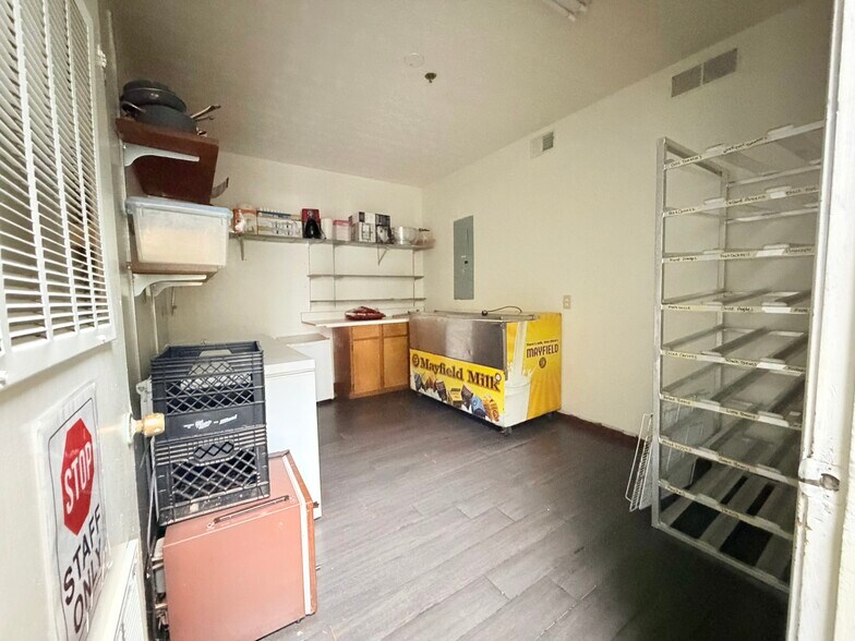More Photos Of 3097 Emery Cir, Austell Light Distribution For Sale