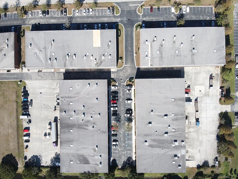 More Photos Of 2335 Commerce Point Dr, Lakeland Unknown For Lease