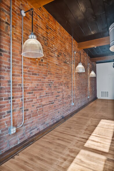 More Photos Of 33 N Sandusky St, Delaware Storefront Retail Office For Lease