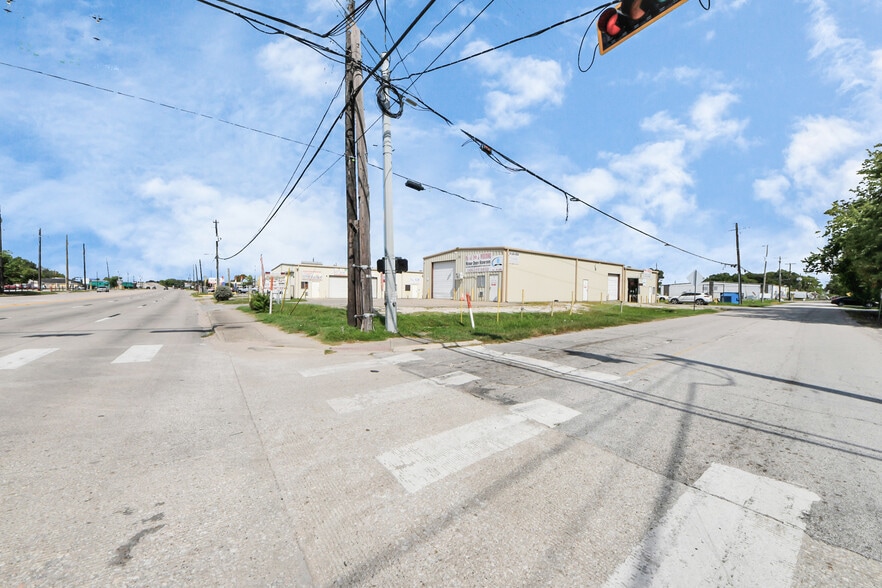 More Photos Of 1027 Aldine Bender Rd, Houston Warehouse For Lease