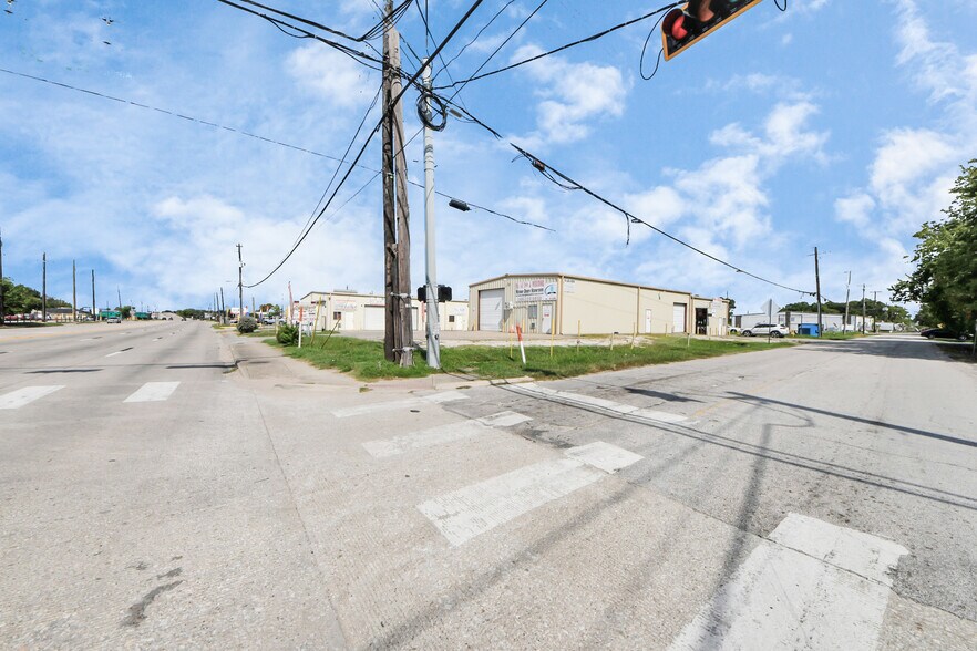 More Photos Of 1027 Aldine Bender Rd, Houston Warehouse For Lease