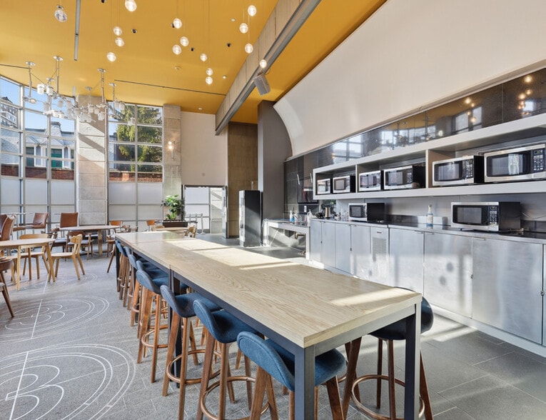 More Photos Of 3536 Boul Saint-Laurent, Montréal Office For Sale