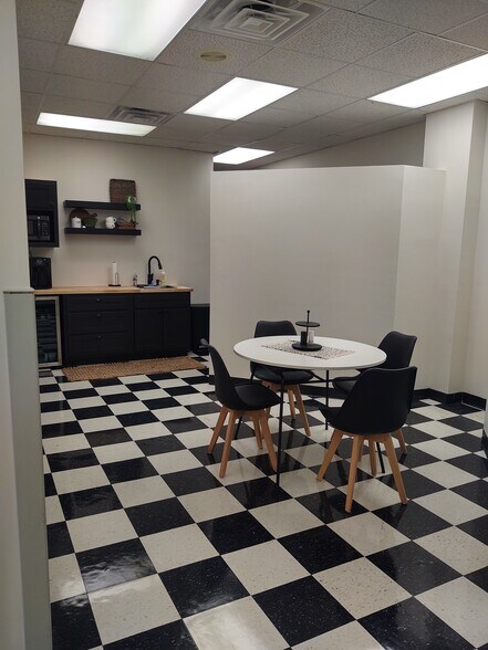 More Photos Of 3000 E Division St, Springfield Medical For Lease