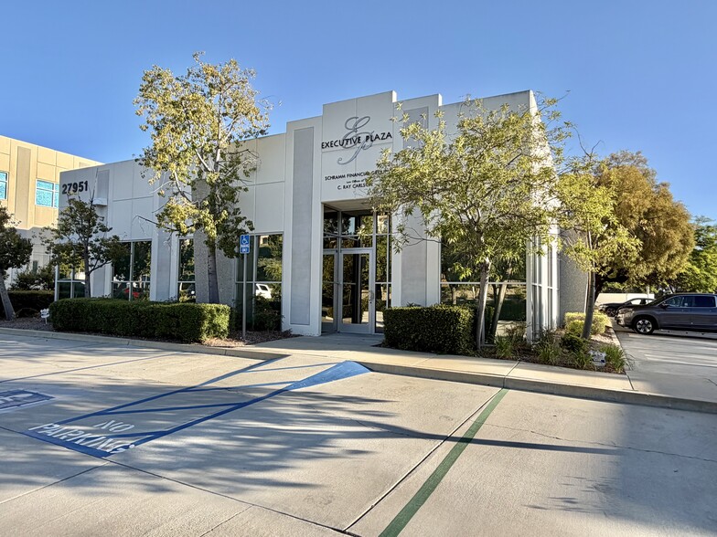 More Photos Of 27951 Smyth Dr, Valencia Office For Sale
