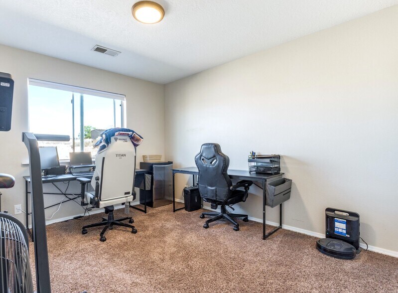 More Photos Of 200 Aldaba Cir NE, Rio Rancho Flex For Sale
