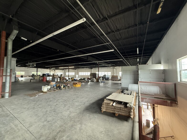 More Photos Of 2000 E Richmond Ave, Fort Worth Warehouse For Lease