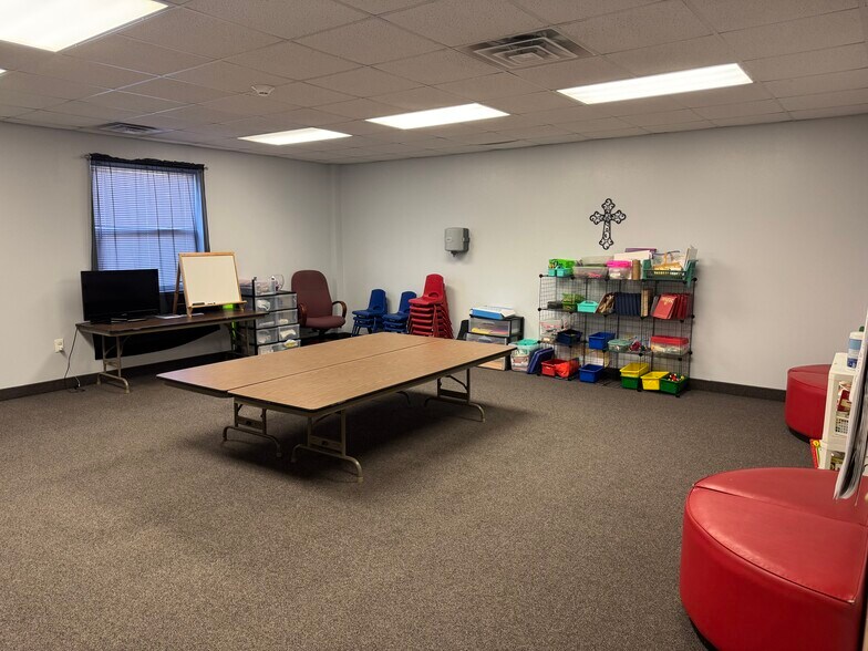 More Photos Of 2045 SE Green Oaks Blvd, Arlington Religious Facility For Lease