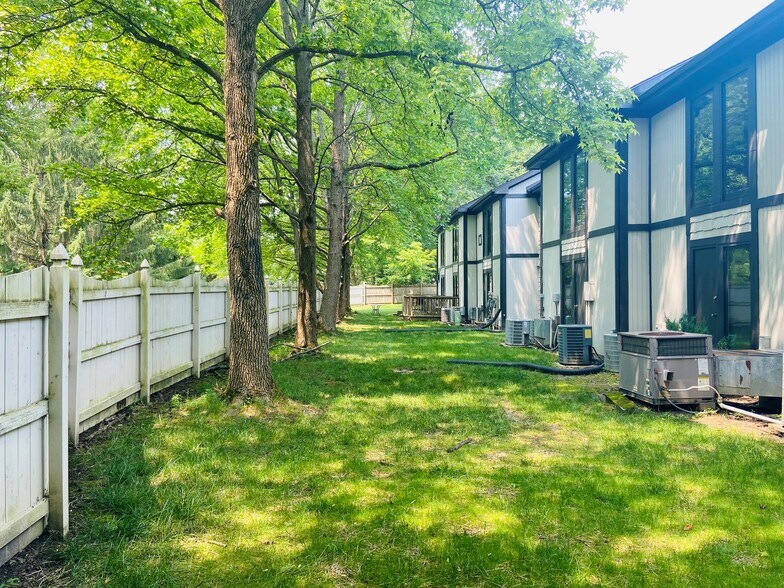 More Photos Of 8555 Cedar Place Dr, Indianapolis Unknown For Lease