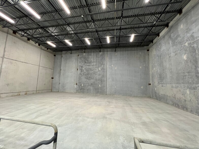 More Photos Of 8565 W 44th Ave, Hialeah Warehouse For Sale