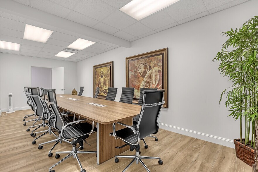 More Photos Of 2701 W Okeechobee Blvd, West Palm Beach Office For Sale