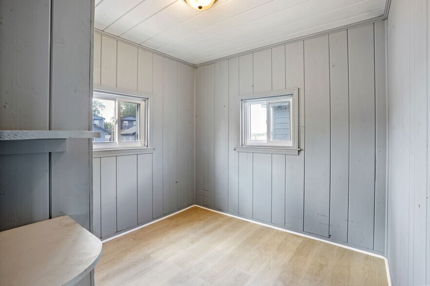 More Photos Of 4983 E Indiana Beach Rd, Monticello Hotel For Sale