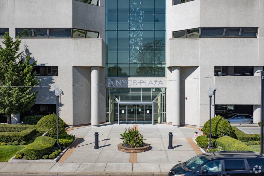 More Photos Of 100 Duffy Ave, Hicksville Coworking Space