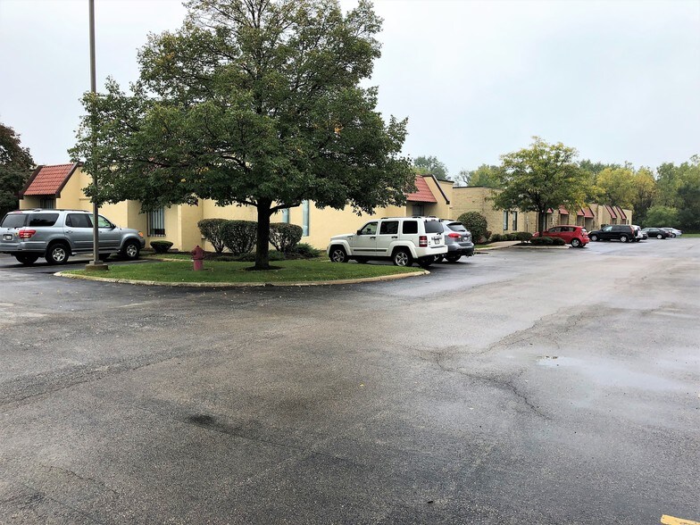 More Photos Of 1 Smoke Tree Plz, North Aurora Office For Lease