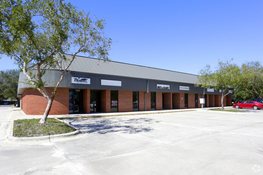 More Photos Of 1387-1399 Oakfield Dr, Brandon Office For Lease