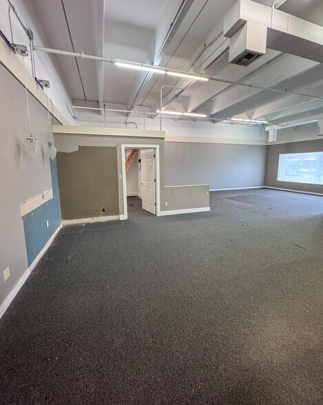 More Photos Of 2002 2nd St SW, Rochester Storefront Retail Office For Sale