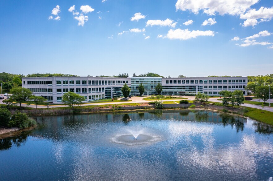 More Photos Of 3000 Lakeside Dr, Bannockburn Office For Lease