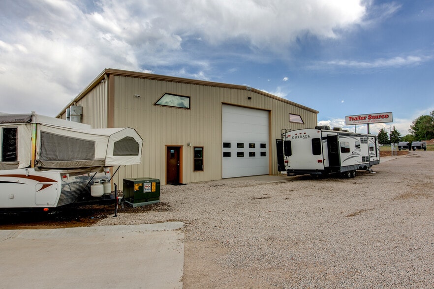 More Photos Of 4081 Camelot Cir, Longmont Showroom For Lease