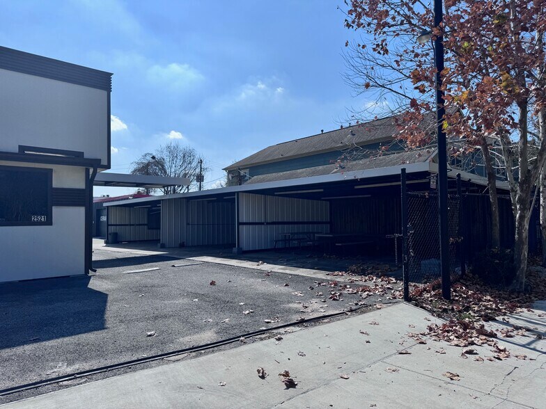 More Photos Of 2521 N Durham Dr, Houston Auto Repair For Sale