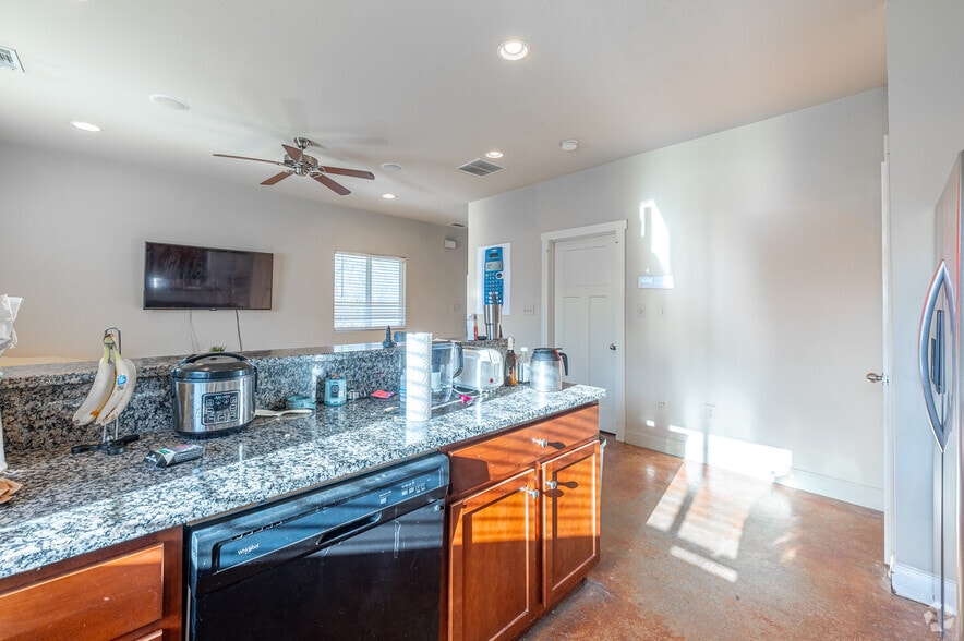 More Photos Of 1030 Dr Martin Luther King Pky, Athens Apartments For Sale