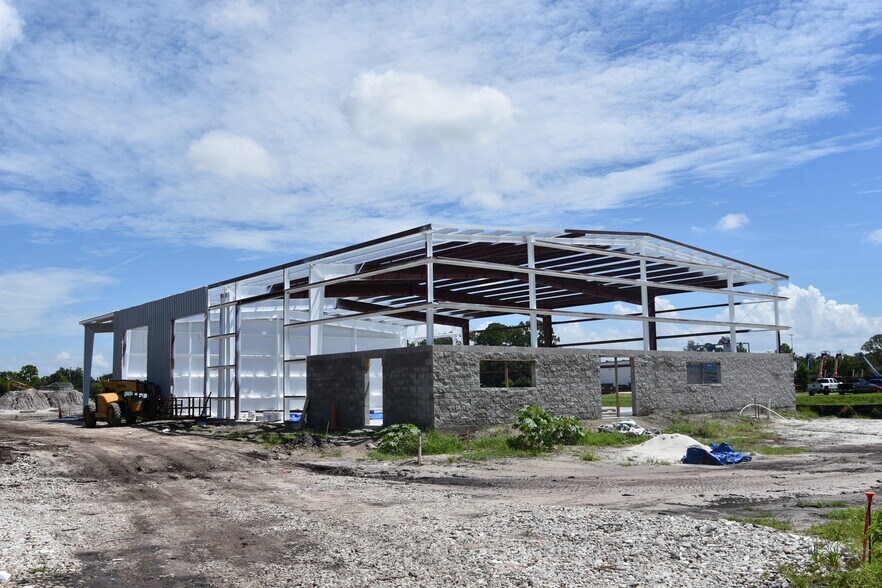 More Photos Of 7125 114th Ave, Largo Warehouse For Lease