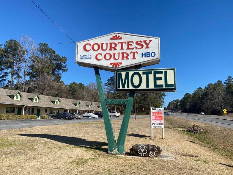 More Photos Of 2240 Gray Hwy, Macon-Bibb Hotel For Sale