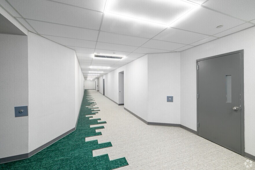 More Photos Of 53 Frontage Rd, Hampton Office For Sale