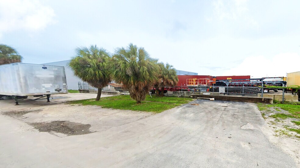 More Photos Of 13290 NW 45th Ave, Opa-locka Warehouse For Lease