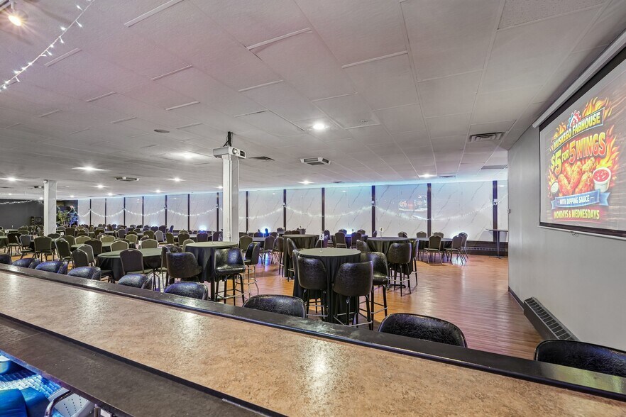 More Photos Of S76W17745 Janesville Rd, Muskego Restaurant For Sale
