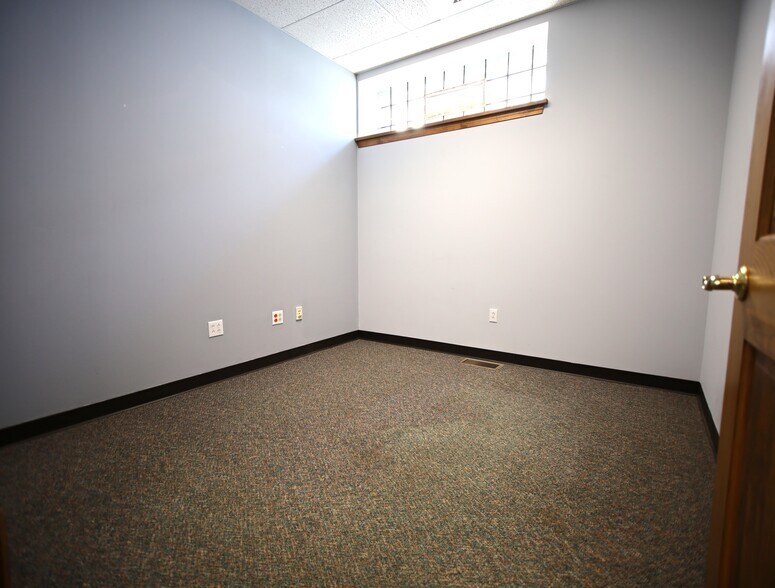 More Photos Of 326 Springside Ave, Pittsfield Office For Sale
