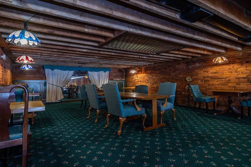 More Photos Of 115 NE Locust St, Oakland Restaurant For Sale