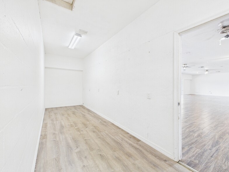 More Photos Of 1 Beverly Hills Blvd, Beverly Hills General Retail For Sale