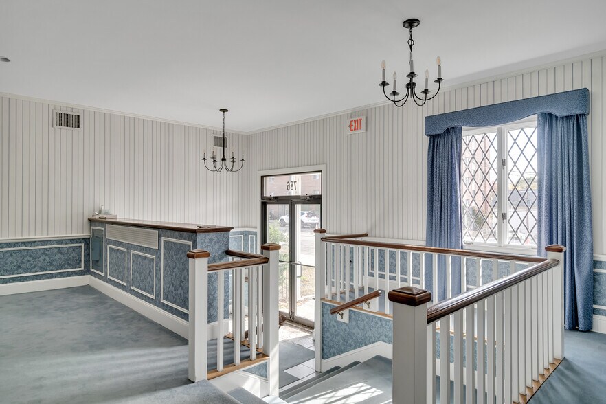 More Photos Of 786 Mount Auburn St, Watertown Funeral Home For Sale