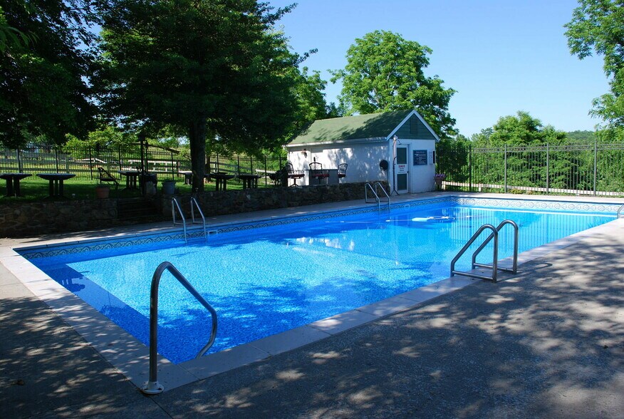 More Photos Of 23130 Briar Patch Ln, Middleburg Hospitality For Sale