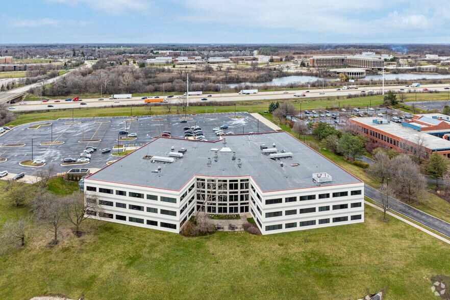 More Photos Of 387 Shuman Blvd, Naperville Medical For Lease