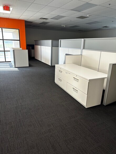 More Photos Of 3930 Traxler Ct, Bay City Medical For Sale