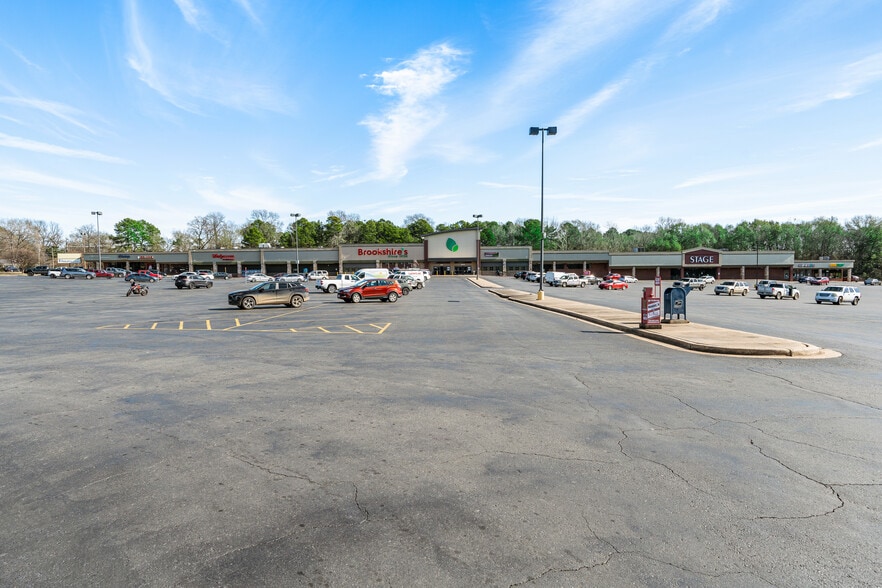 More Photos Of 3000 N Market St, Shreveport General Retail For Sale