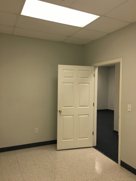 More Photos Of 4780-4782 Woodmere Blvd, Montgomery Medical For Lease