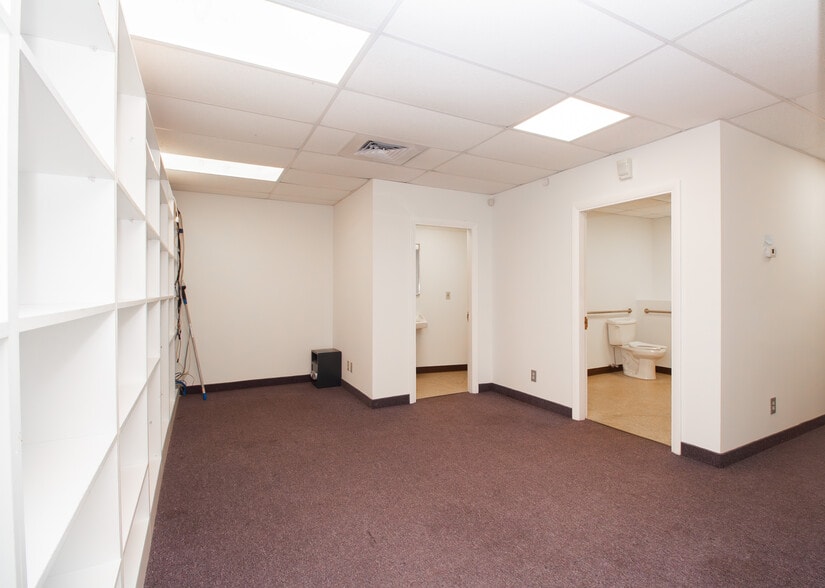 More Photos Of 9 Stafford St, Worcester Freestanding For Sale