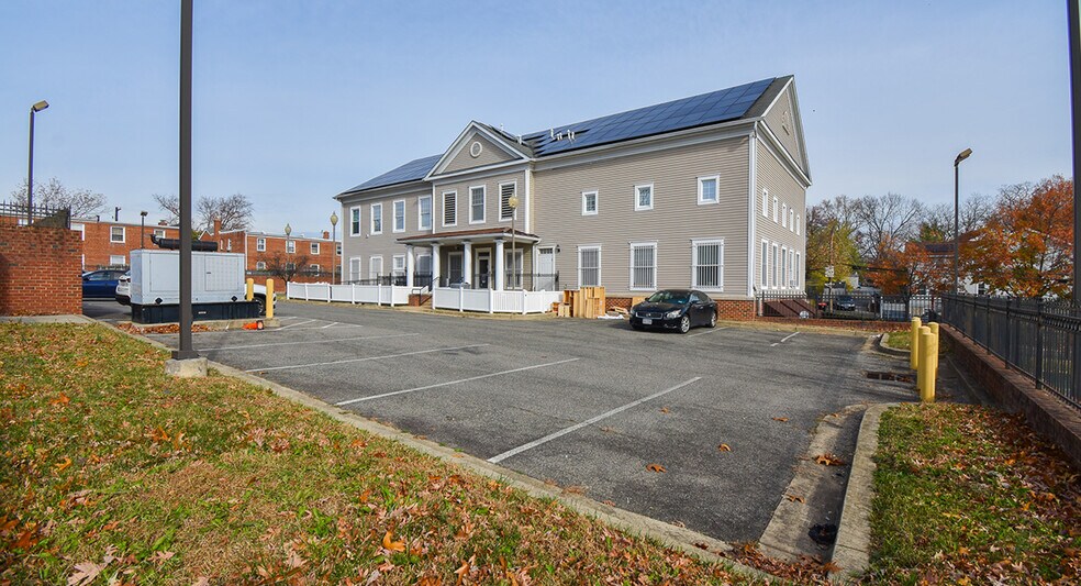 More Photos Of 4301 9th St SE, Washington Office For Sale