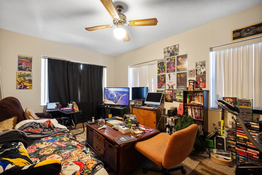 More Photos Of 700 5th Ave, Coraopolis Showroom For Sale