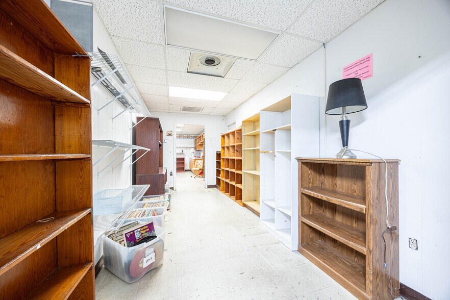 More Photos Of 1330 SW Main Blvd, Lake City Freestanding For Sale