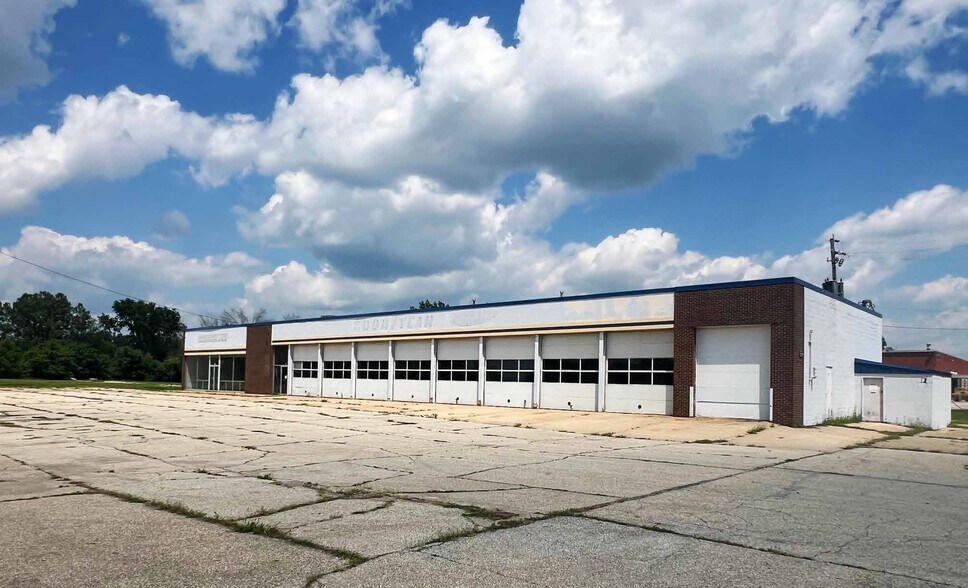 Primary Photo Of 1566 E Euclid Ave, Des Moines Auto Repair For Lease